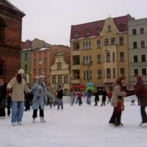 lodowisko w toruniu2